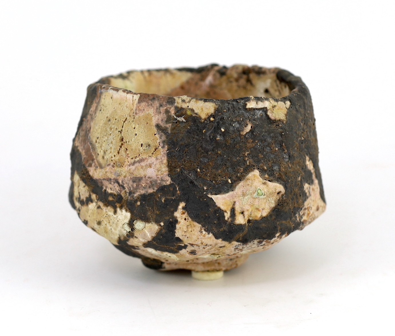 Ewen Henderson (1934-2000), a hand-built mixed laminated clay chawan, 12.5cm across, 10cm high